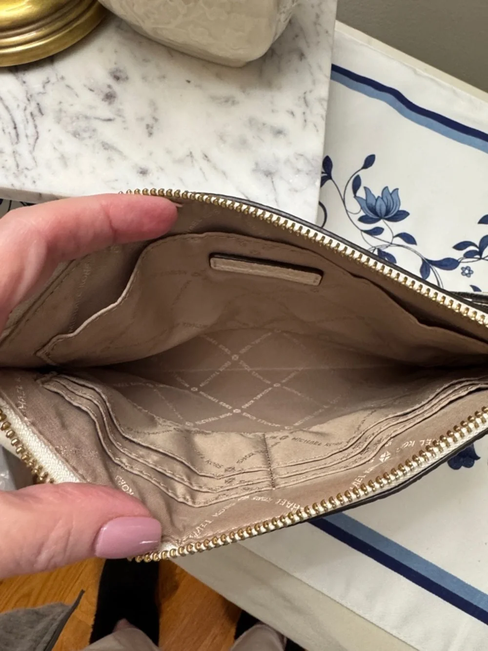 Michael Kors Jet Set Travel Large Zip Clutch Wristlet EUC - Picture 7 of 8